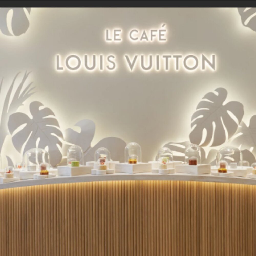 Meet your Posher and luxury brand seller, Eboni